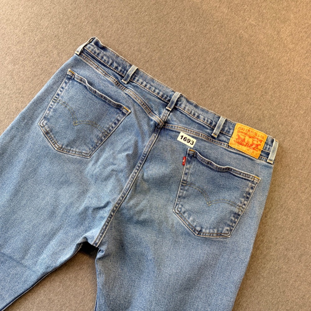 Levis 505 Regular Fit Jeans Mens 42x30 Medium Wash Blue Straight Leg Denim